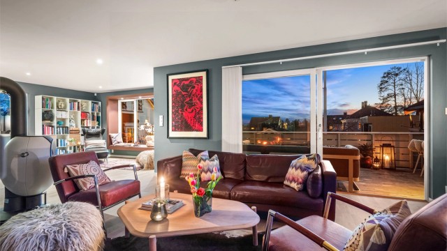 Velkommen til Breiens vei 23, en vesentlig oppgradert original funkis bolig. Meget barnevennlig og sentral beliggenhet med kort gangavstand til blant annet Munkerud skole, offentlig kommunikasjon og Sæter Torg. Foto: Oh Shots