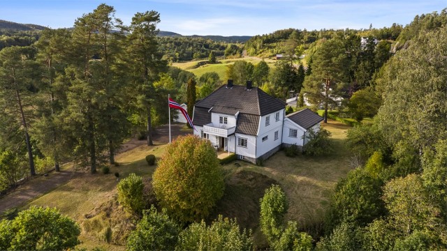 Velkommen til Høgenhallveien 2! En praktfull villa eiendom på stor tomt!