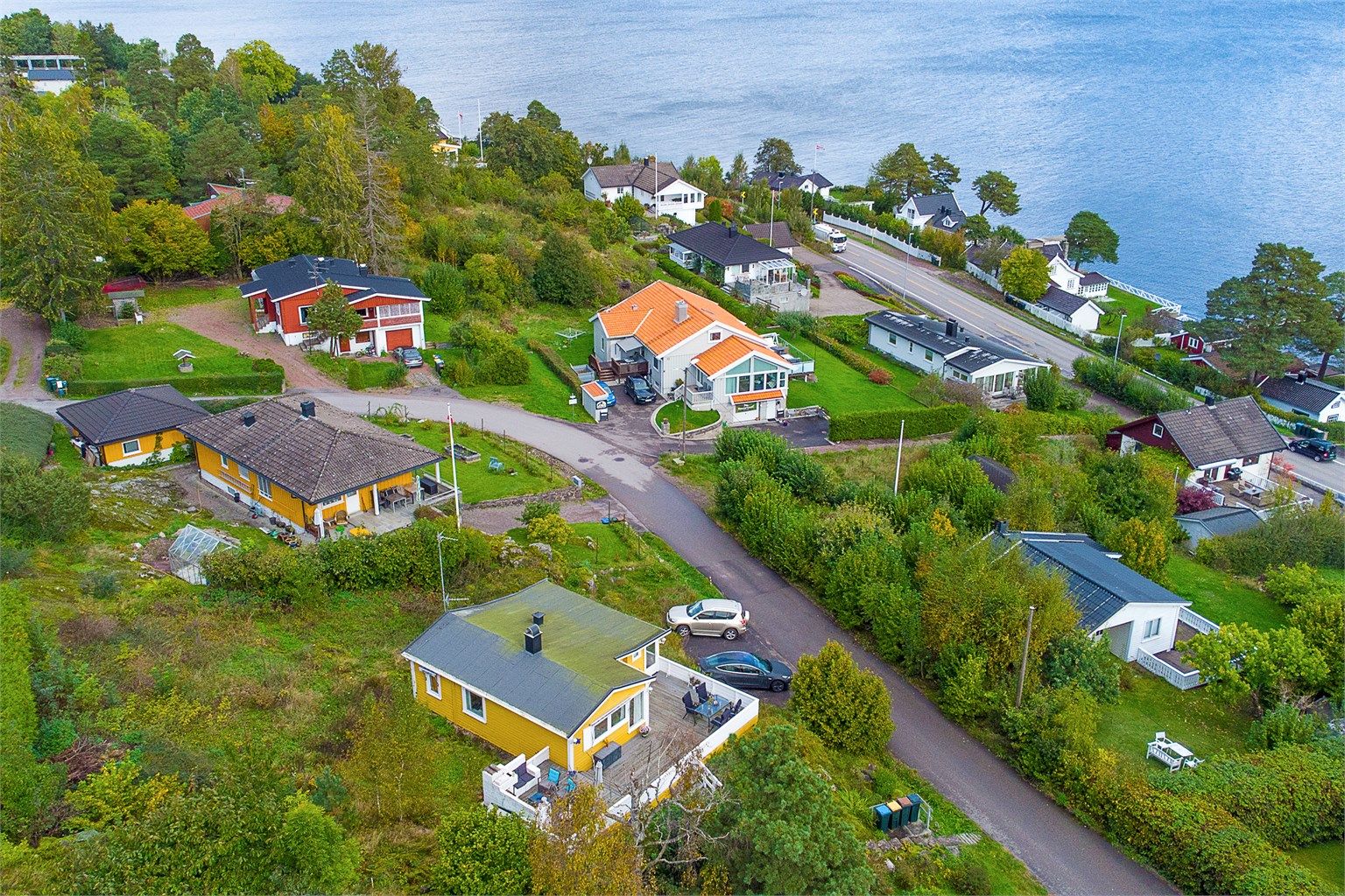 Eiendommen ligger høyt og fritt