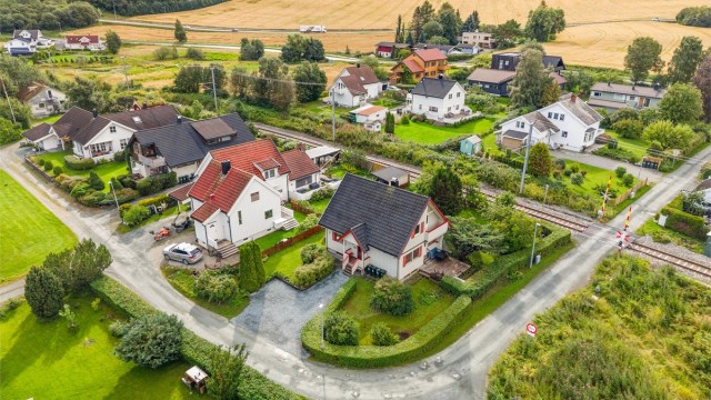 For den aktive er beliggenheten svært attraktiv. Man har kort vei til flere idretts- og fritidstilbud på Ranheim. Området har et aktivt idrettsmiljø med tilbud innen blant annet fotball, håndball, friidrett og ski.