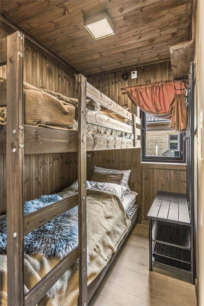 Soverom 2 beliggende i hovedetasjen