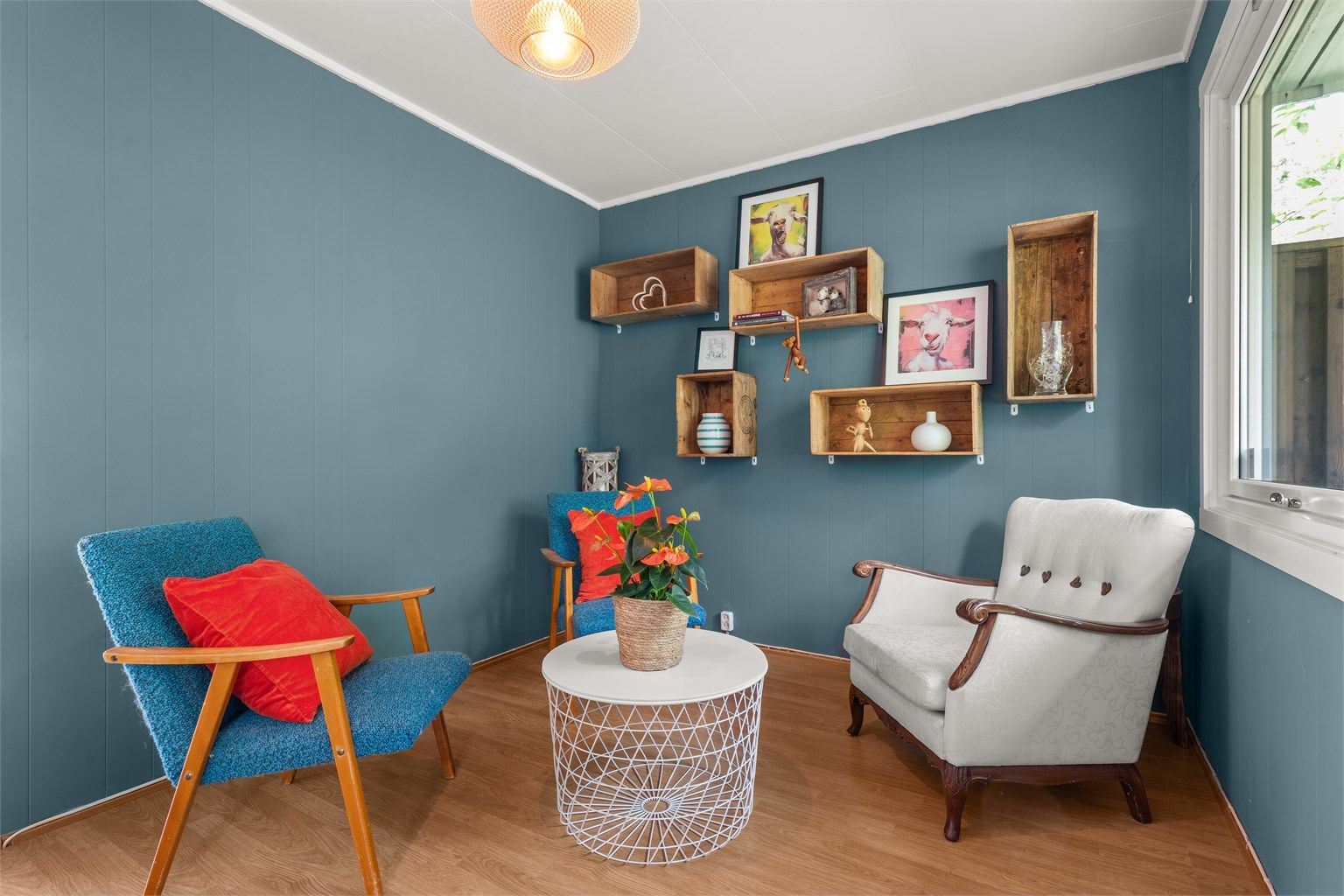 Innerst i stuen er det muligheter for å re-etablere soverom.