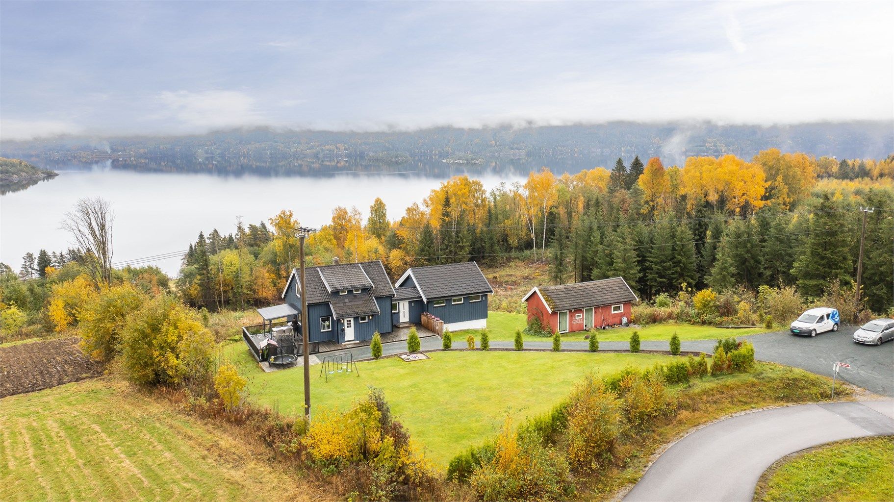 Eiendommen har lekker utsikt til Norsjø