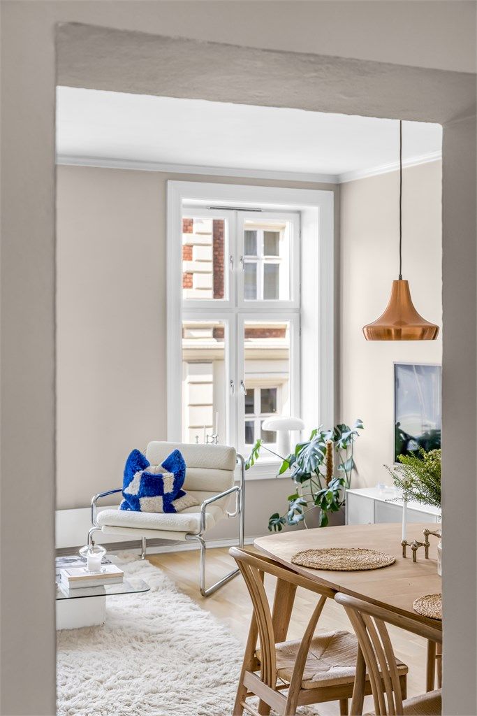 Leiligheten har gjennomgående planløsning og flotte lysforhold.