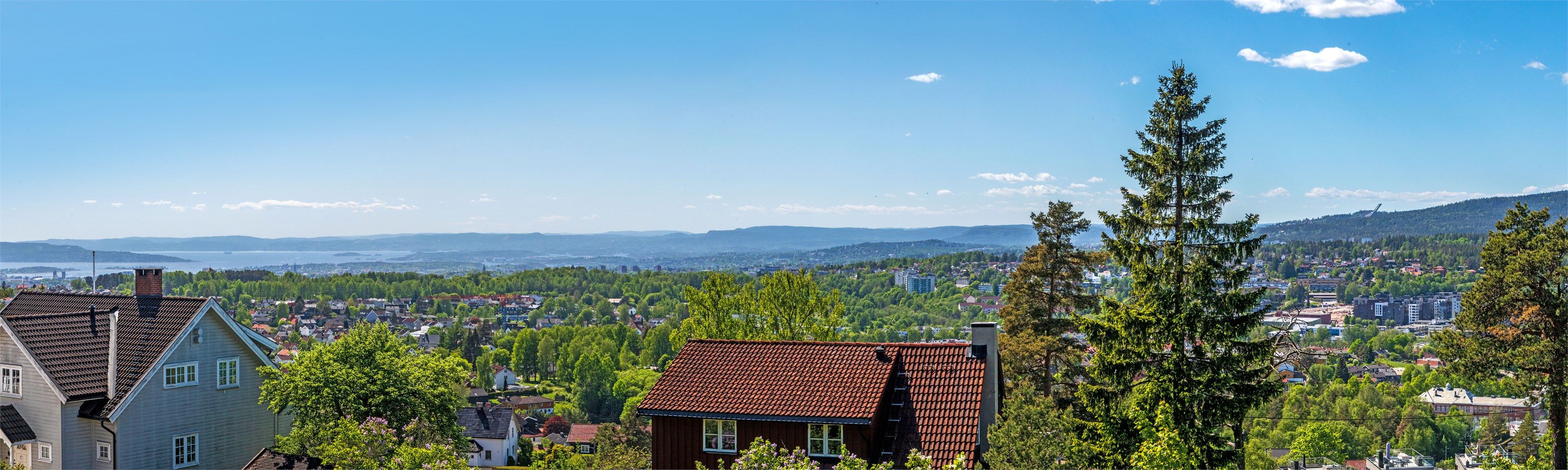 Nydelig utsikt mot fjorde og Holmenkollåsen