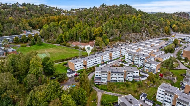 Varden balløkke og akebakke ligger like ved og tilbyr aktiviteter året rundt.