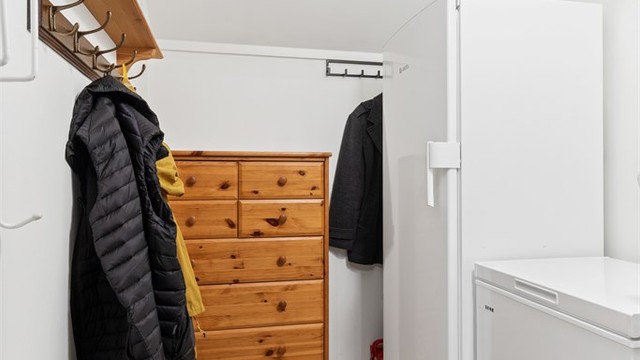 Leiligheten har en praktisk innvendig bod, i tillegg til en ekstern bod på 5 m².