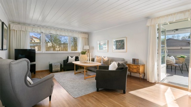 Fra stuen er det utgang til balkongen