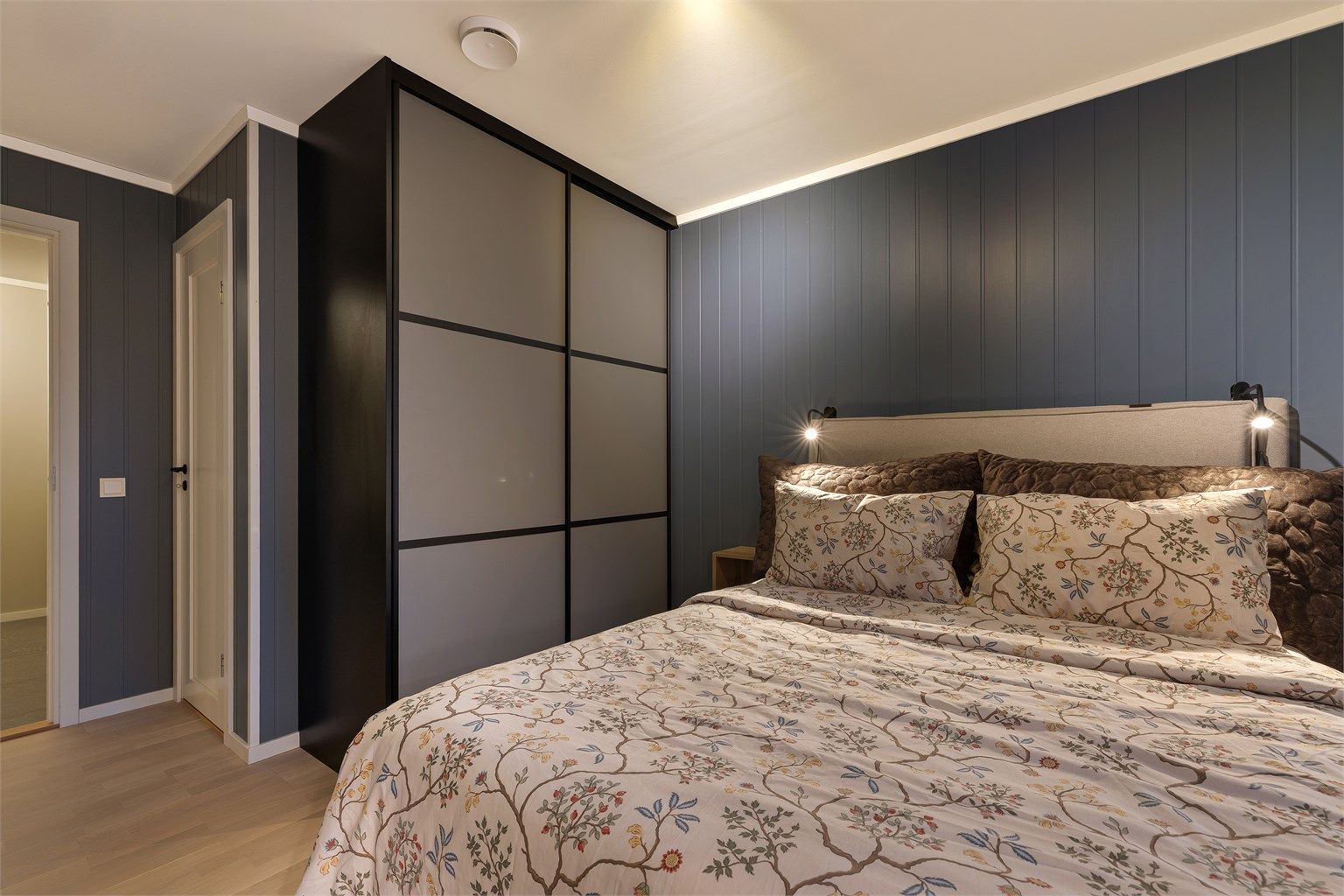 Skyvedørsgarderobe fra Nybo.