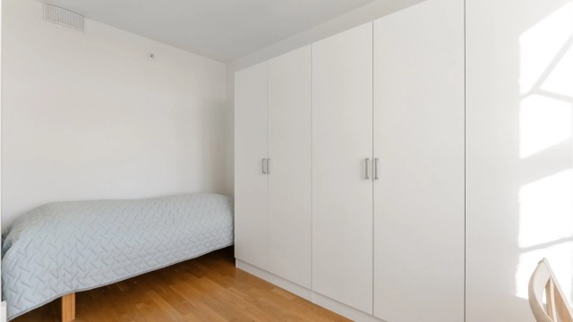 Det andre soverommet har også parkett på gulv og vannbåren gulvvarme.