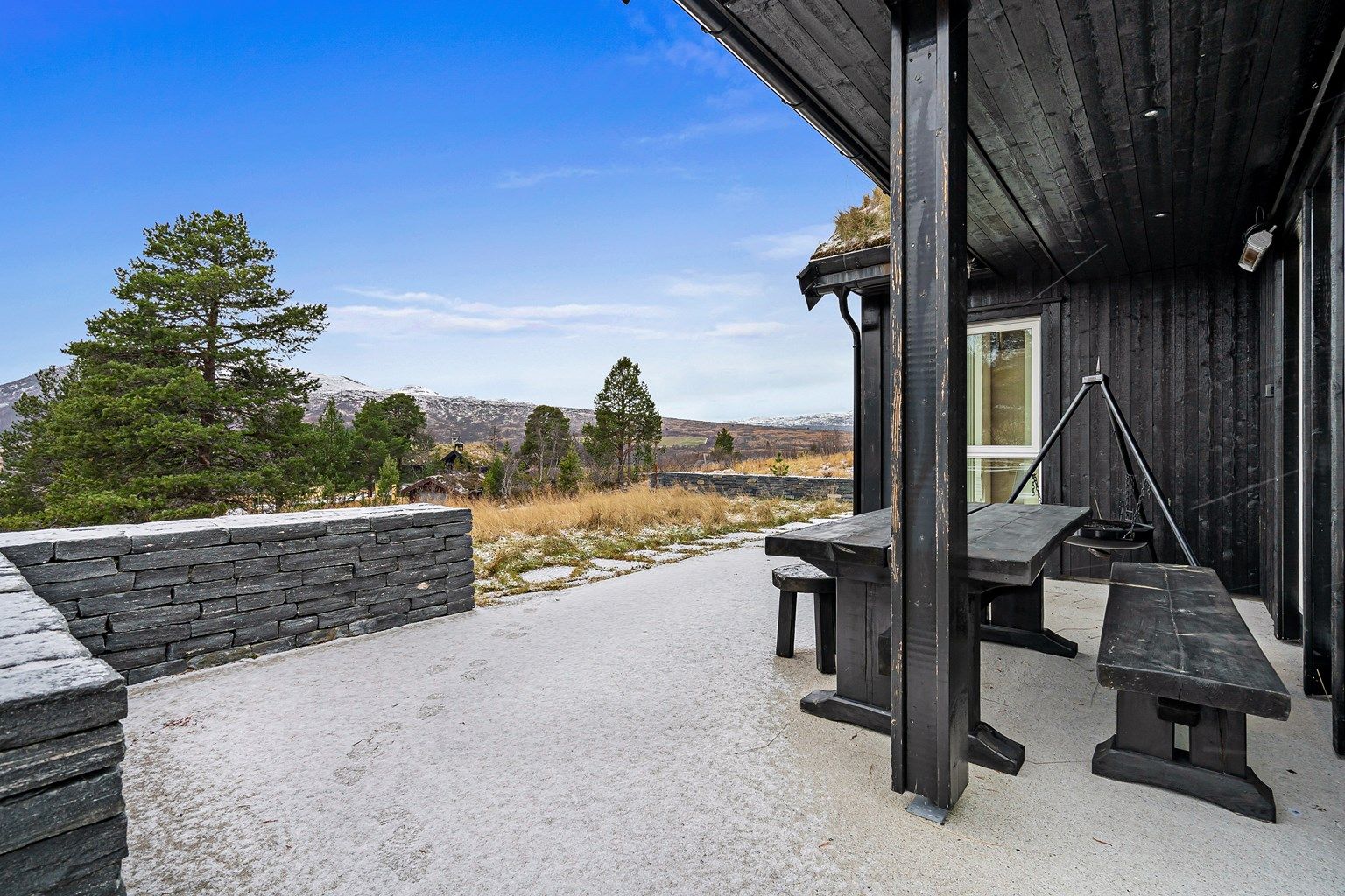 Her går sola nesten sist ned på Hovden ( sommertid ) så her kan du nyte uteplassen til langt på kveld