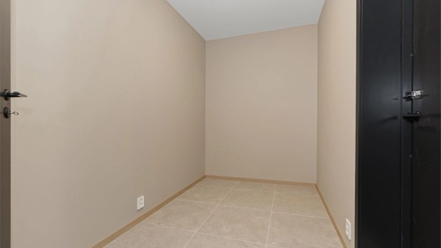 Praktisk bod, med inngang fra carport.