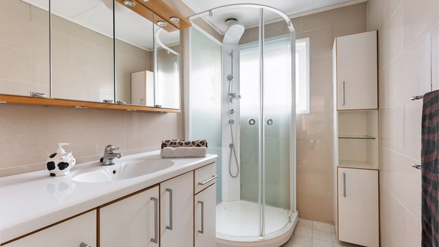 Baderommet er plassert mellom soverommene