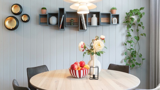 God plass til spisebord for hyggelige måltider med familie og venner.