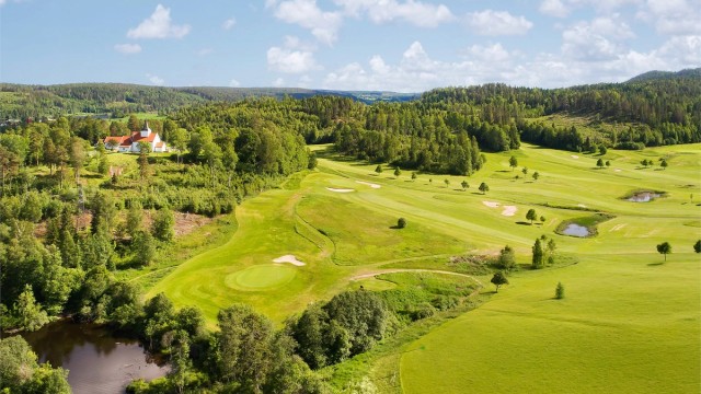 I nærområdet finner du også en 18-hulls golfbane.