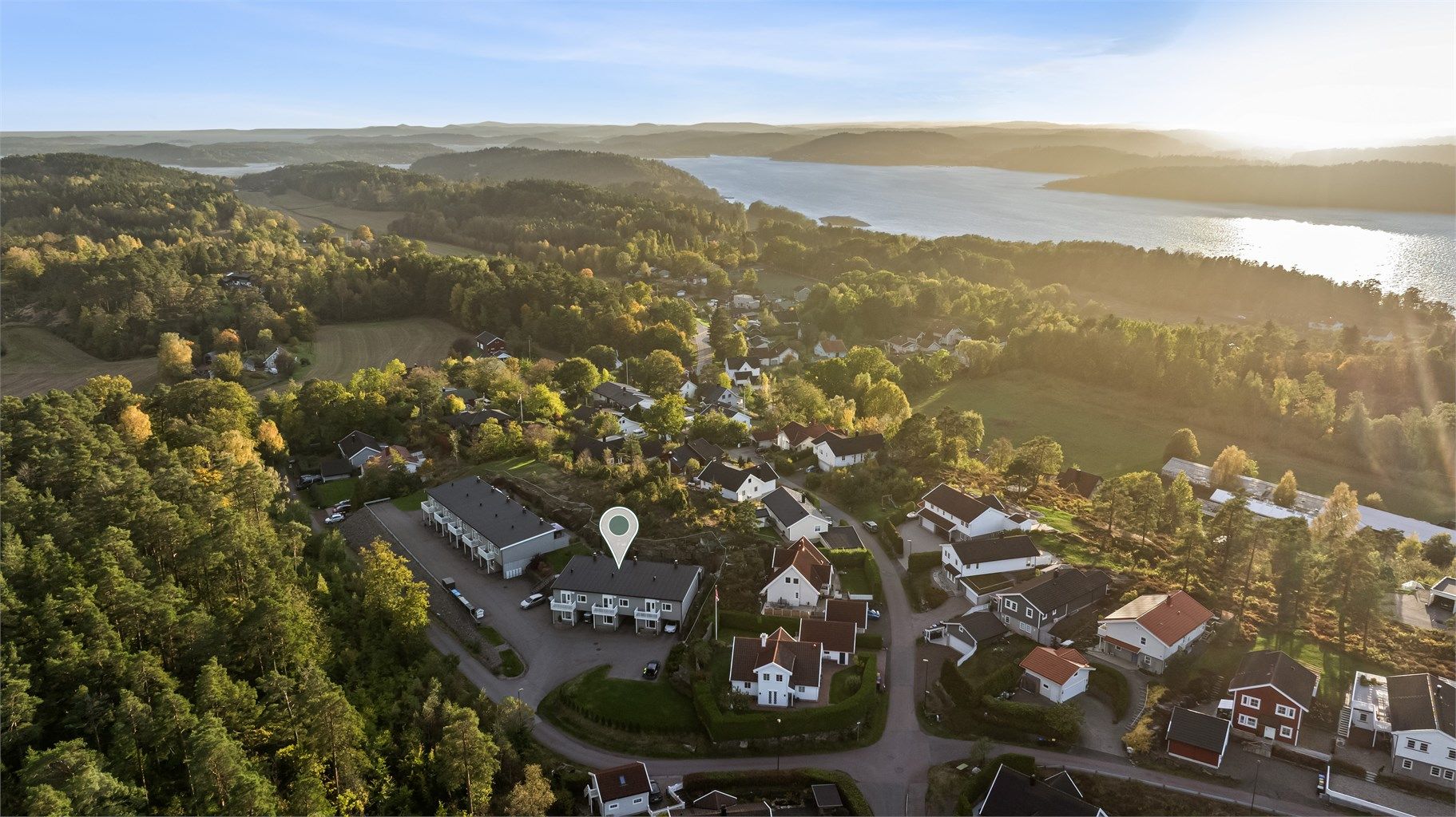 Kort avstand til sjøen, kyststien og fine badeplasser på Glomstein og Tenvik.