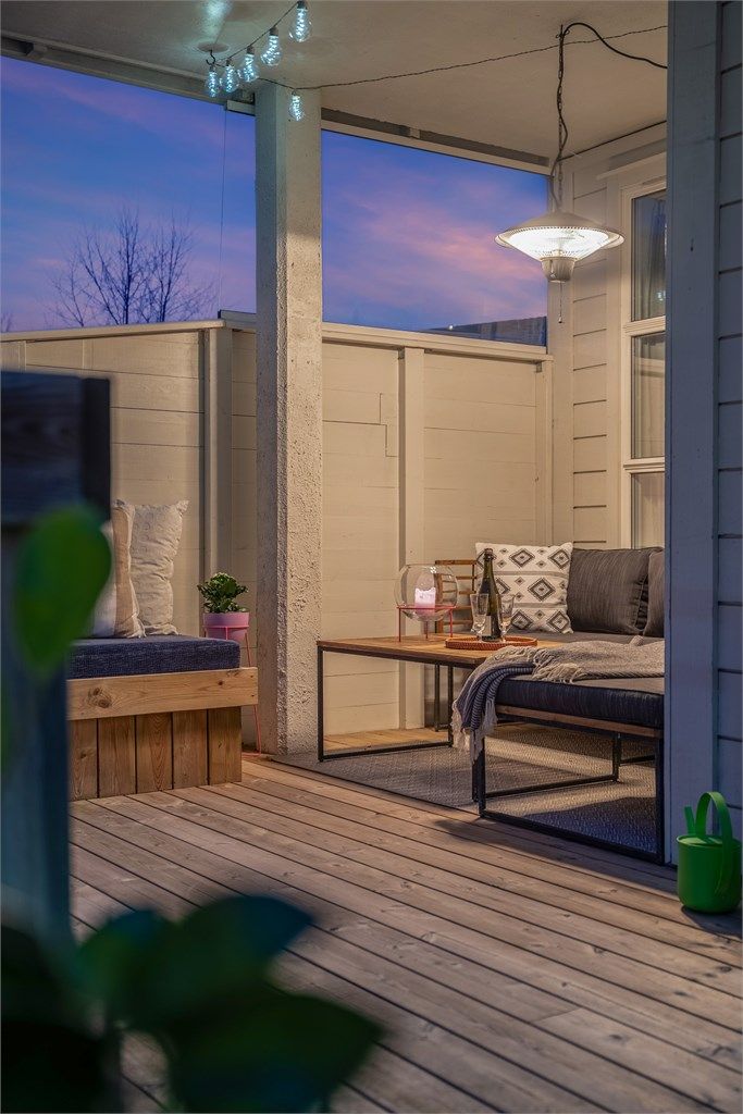 Overbygget terrasse. Glassvindu plassert på levegg mot nord. 