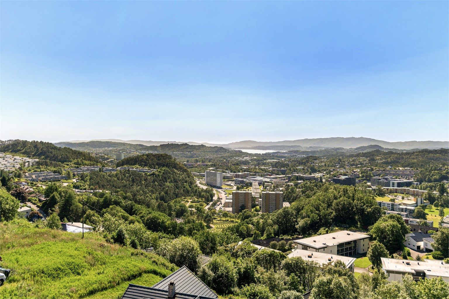 - Fantastisk utsikt over Fyllingsdalen og over til Sotra -