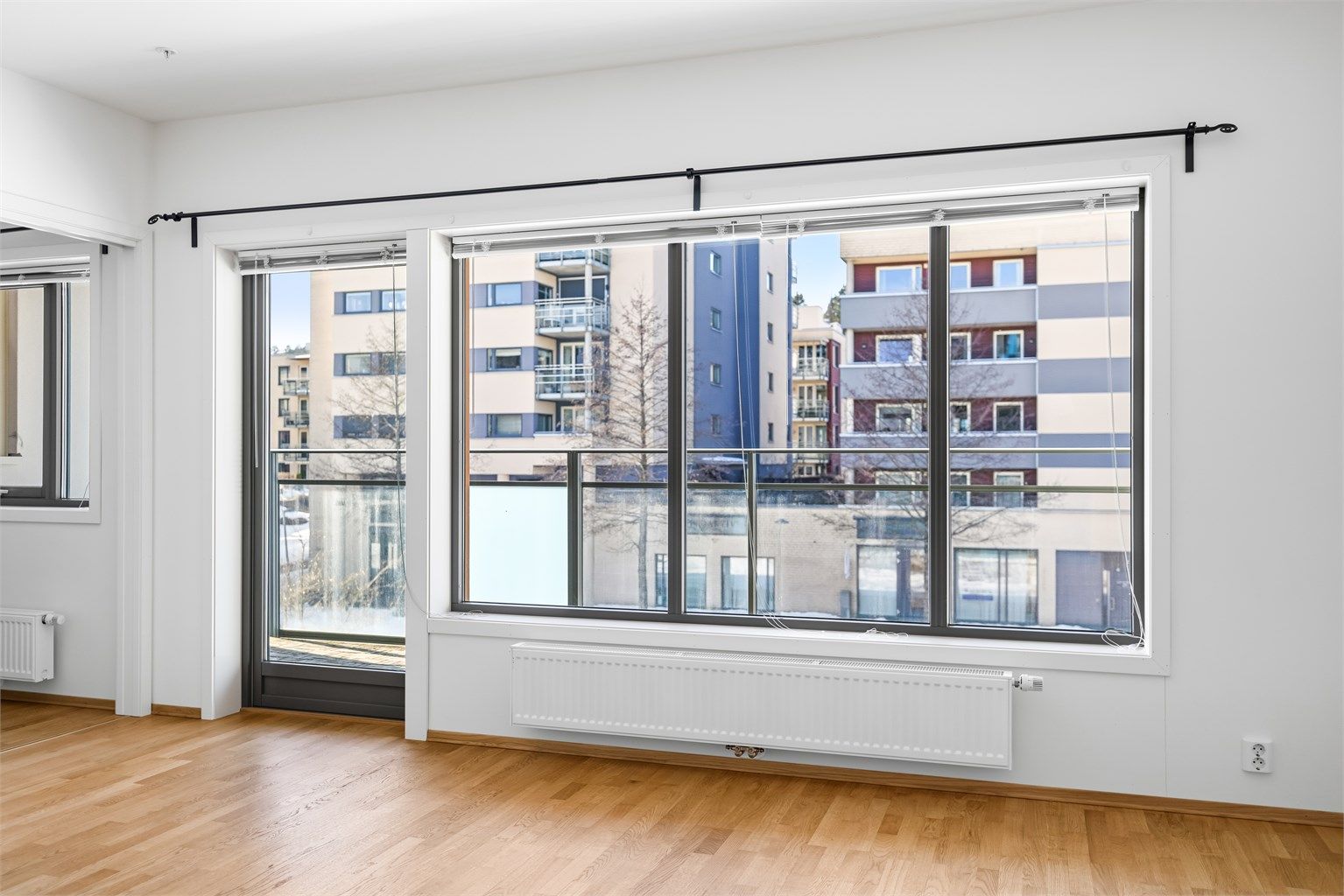 Fra stuen har du utgang til en balkong på 13 kvm.