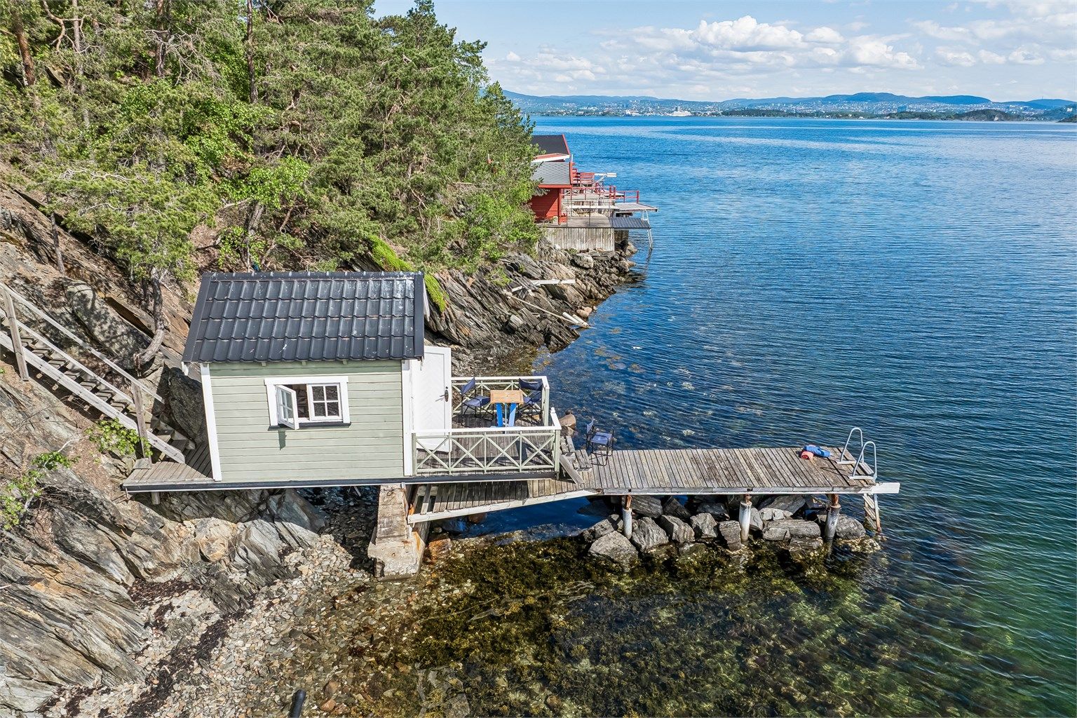 Velkommen til dette hyggelige badehuset på populære Ursvik! Presentert av Elisiff Wennersgaard v/Krogsveen Nesodden