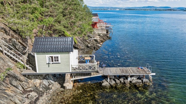 Velkommen til dette hyggelige badehuset på populære Ursvik! Presentert av Elisiff Wennersgaard v/Krogsveen Nesodden