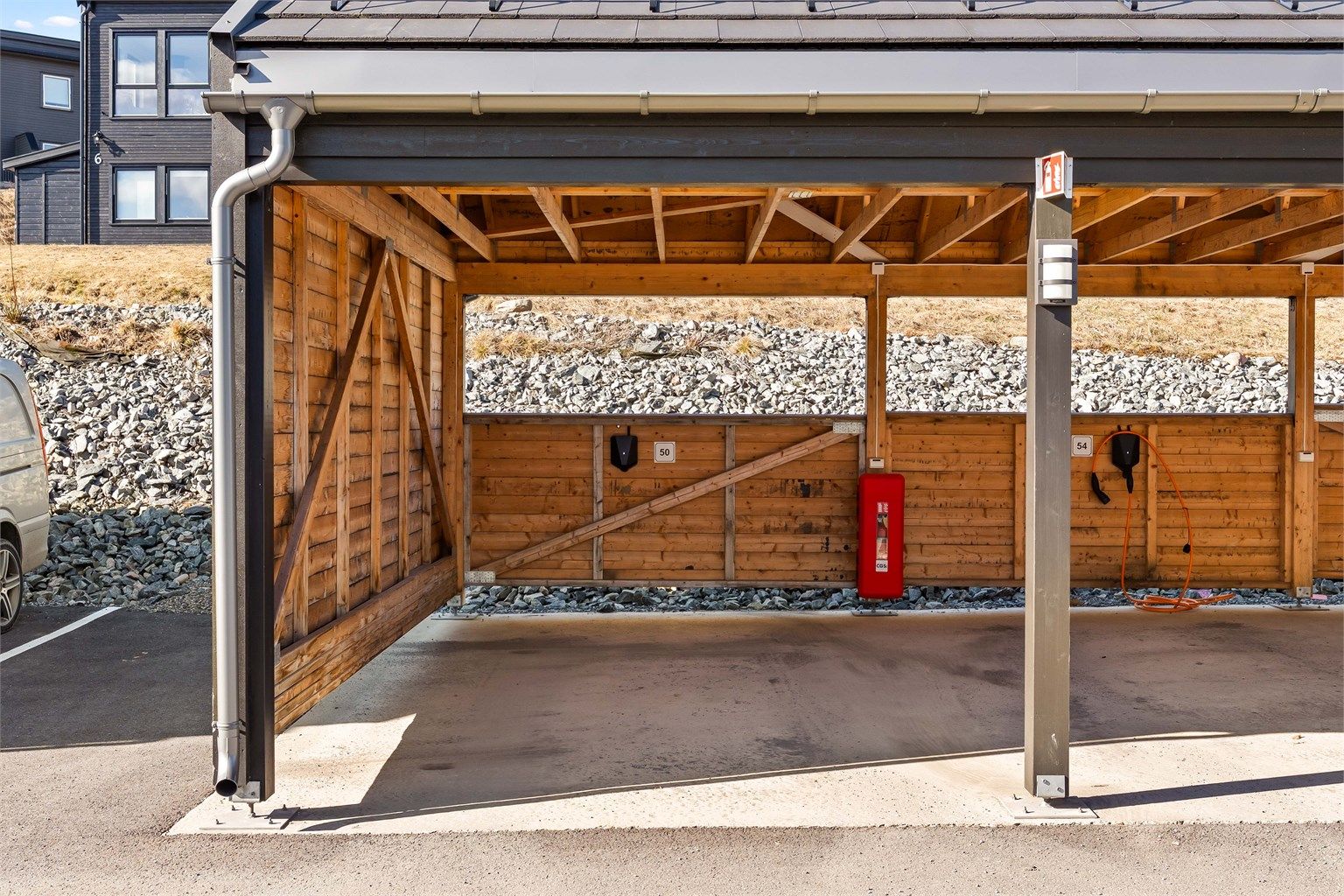 Carport. 