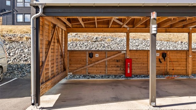 Carport.