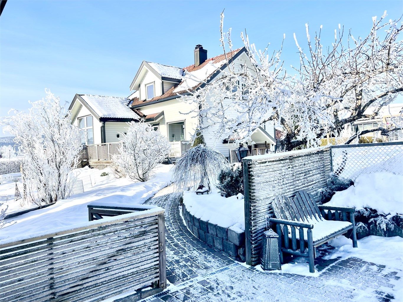 Eiendomsmegler Krogsveen v/Vegard Gran-Andersen ønsker velkommen til Løypeveien 2! 