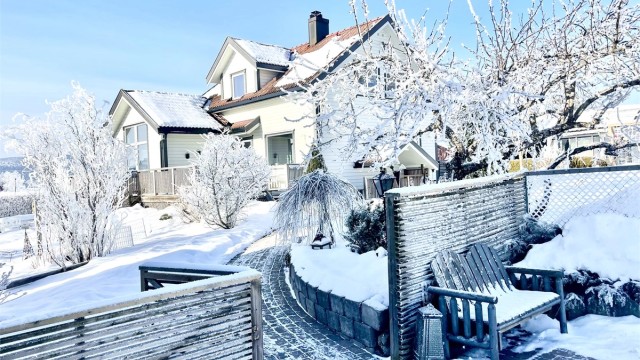 Eiendomsmegler Krogsveen v/Vegard Gran-Andersen ønsker velkommen til Løypeveien 2!