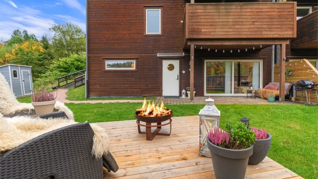 Meget hyggelig uteområde, rett utenfor leiligheten.
Foto: Eiendomsfoto AS