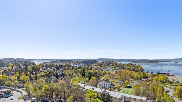 Her bor du med umiddelbar nærhet til sjøen, Ekeberg og flotte turområder.