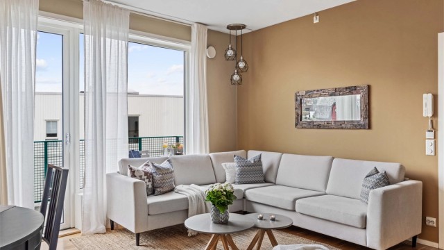 Velkommen til Ole Nielsens vei 3, presenteres av Dardan Shabi ved Eiendomsmegler Krogsveen.