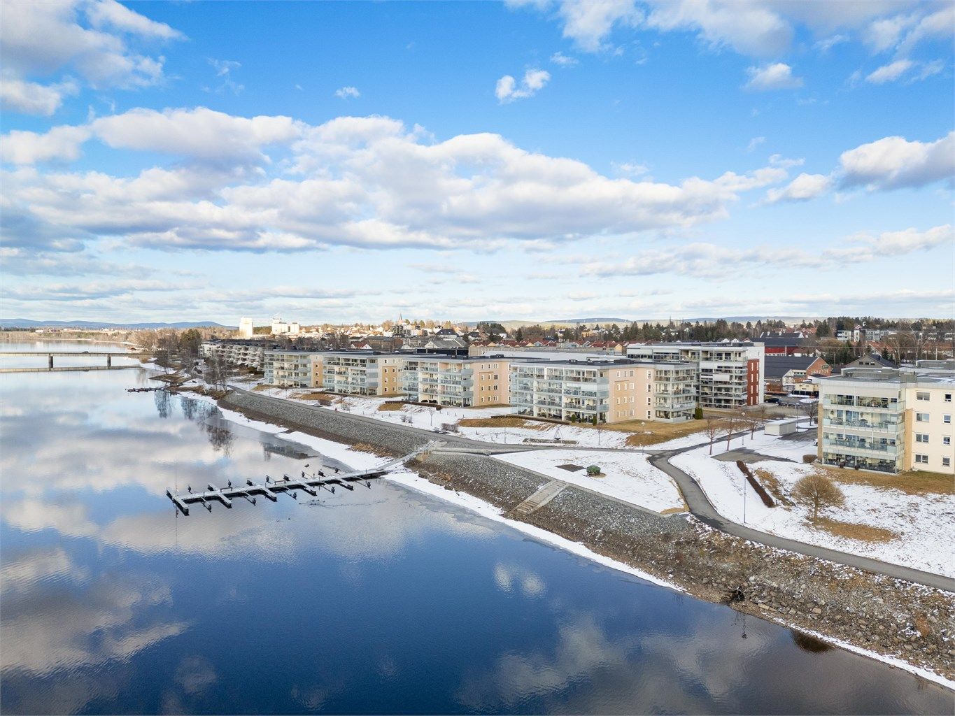 Eiendomsmegler Krogsveen v. Marcus Grundy har gleden av å presentere Raumnessaga 18!