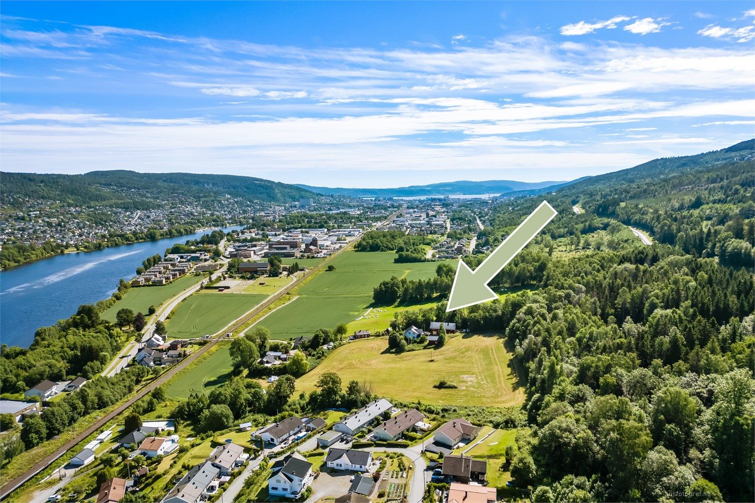 Hverdagen fleksibel, med kort vei til både Gulskogen og Drammen sentrum med det meste av servicetilbud samt sentrumsfasiliteter. 