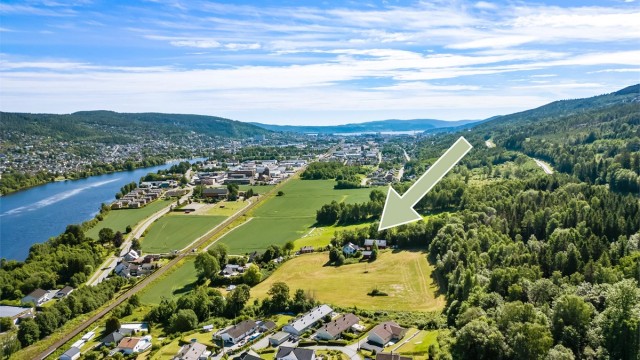 Hverdagen fleksibel, med kort vei til både Gulskogen og Drammen sentrum med det meste av servicetilbud samt sentrumsfasiliteter.
