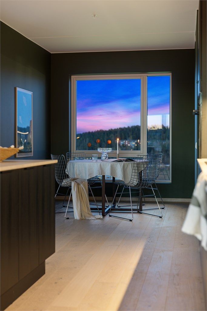 Koselig spiseplass med herlig utsyn over Lørenskog