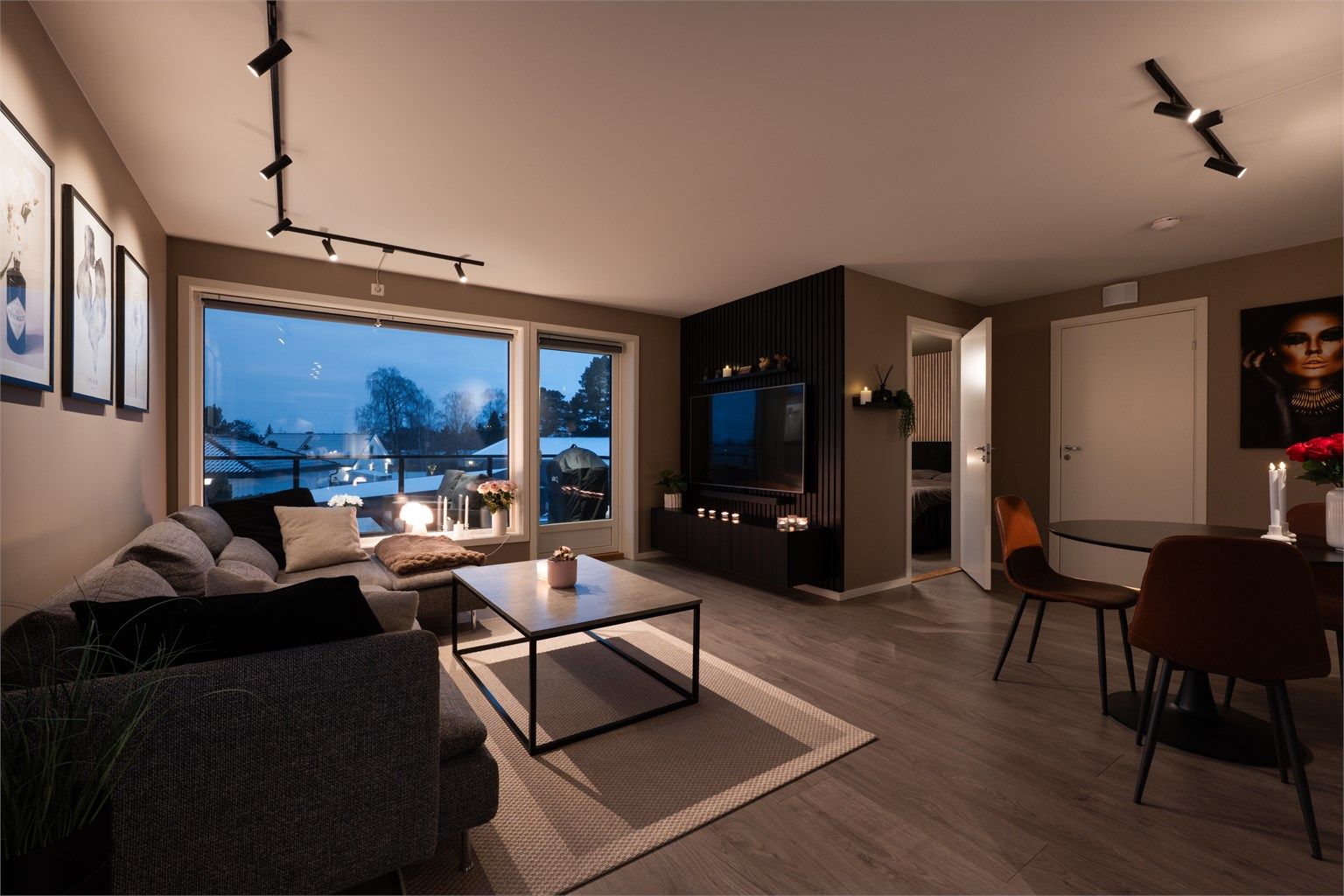 Tritonveien 8D presenteres av Raymond Bøhn i Krogsveen. 
Fotograf; Kristoffer Kristiansen.