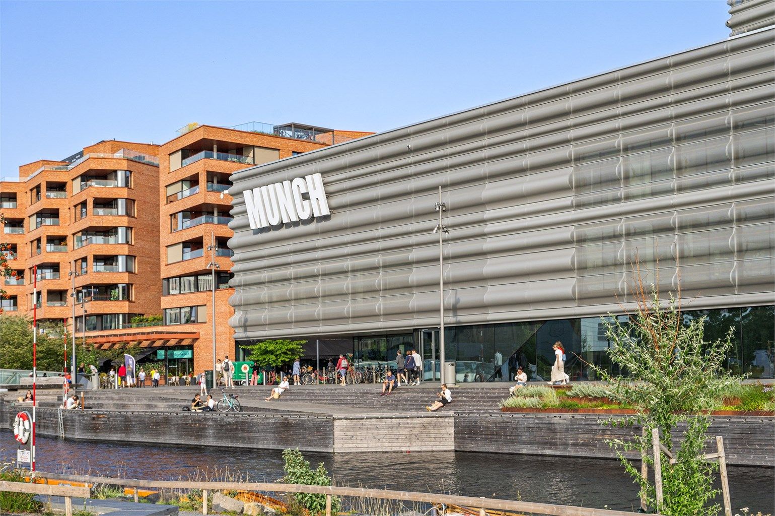 Fjordbyen har vært i stor utvikling den senere tiden, og er i dag godt på vei med etablerte og rolige boligområder, fjorden og byen side om side.