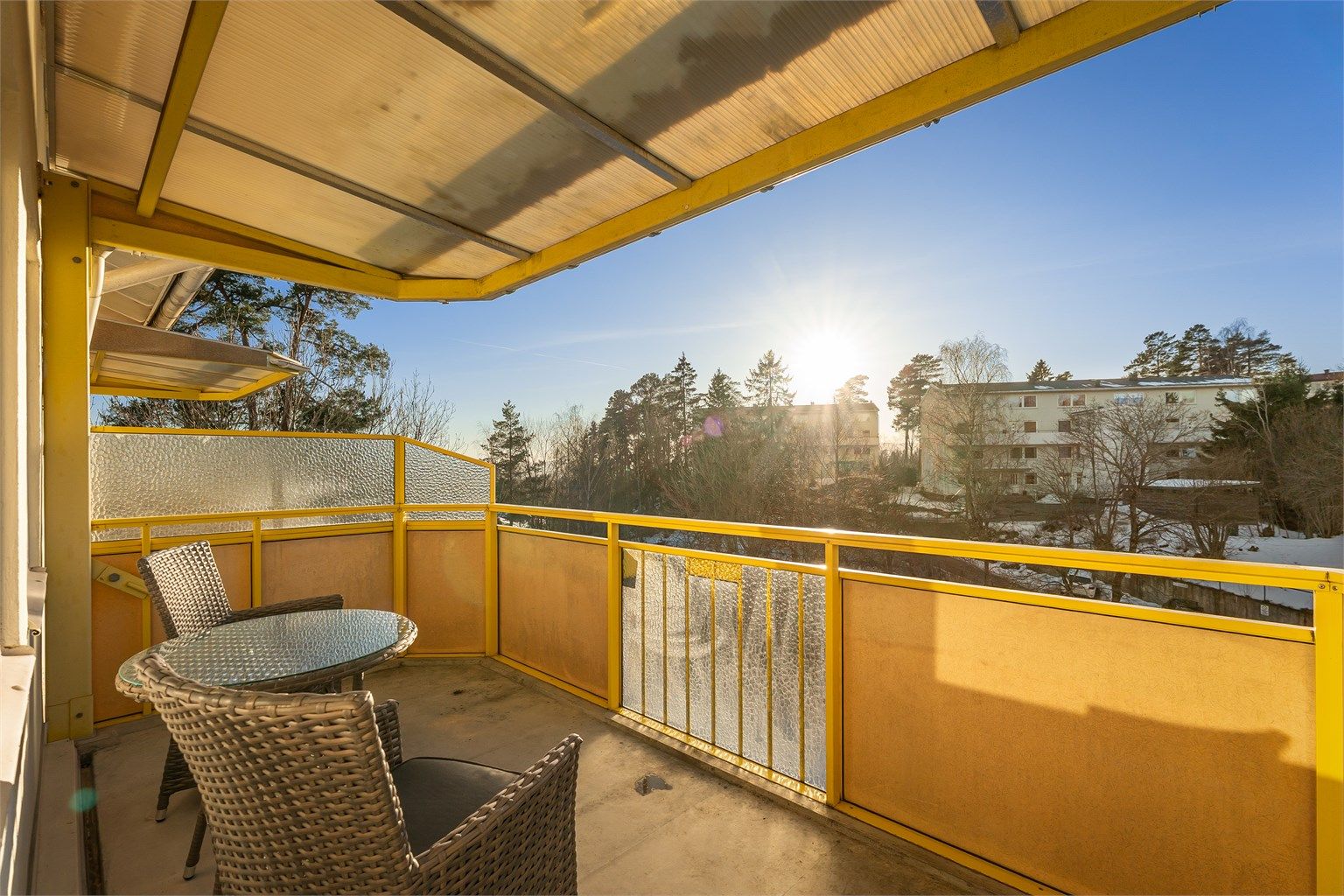 Leiligheten har en meget fin og sentral beliggenhet på Østerås med umiddelbar nærhet til alt av ønskelige fasiliteter. Foto: Zovenfra AS