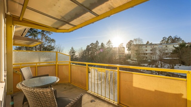 Leiligheten har en meget fin og sentral beliggenhet på Østerås med umiddelbar nærhet til alt av ønskelige fasiliteter. Foto: Zovenfra AS