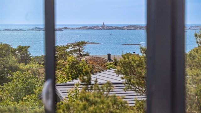 Fantastisk panoramautsikt over havet og mot Svenner fyr.