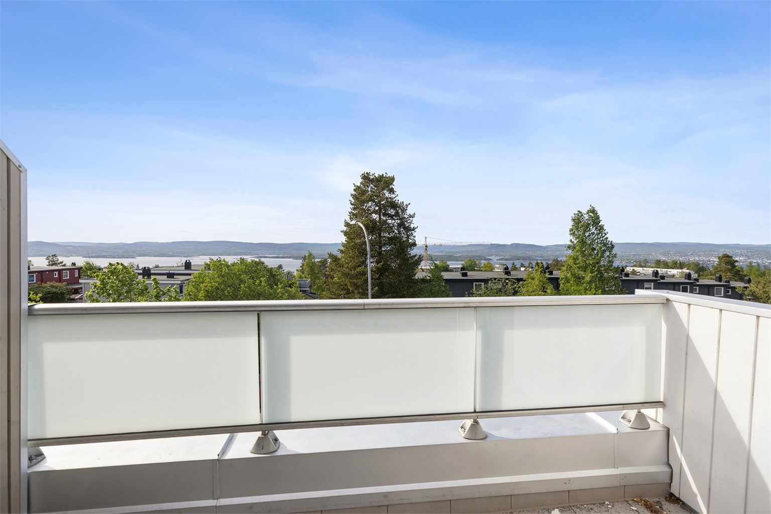 2-roms leilighet på ett plan med flott fjordutsikt