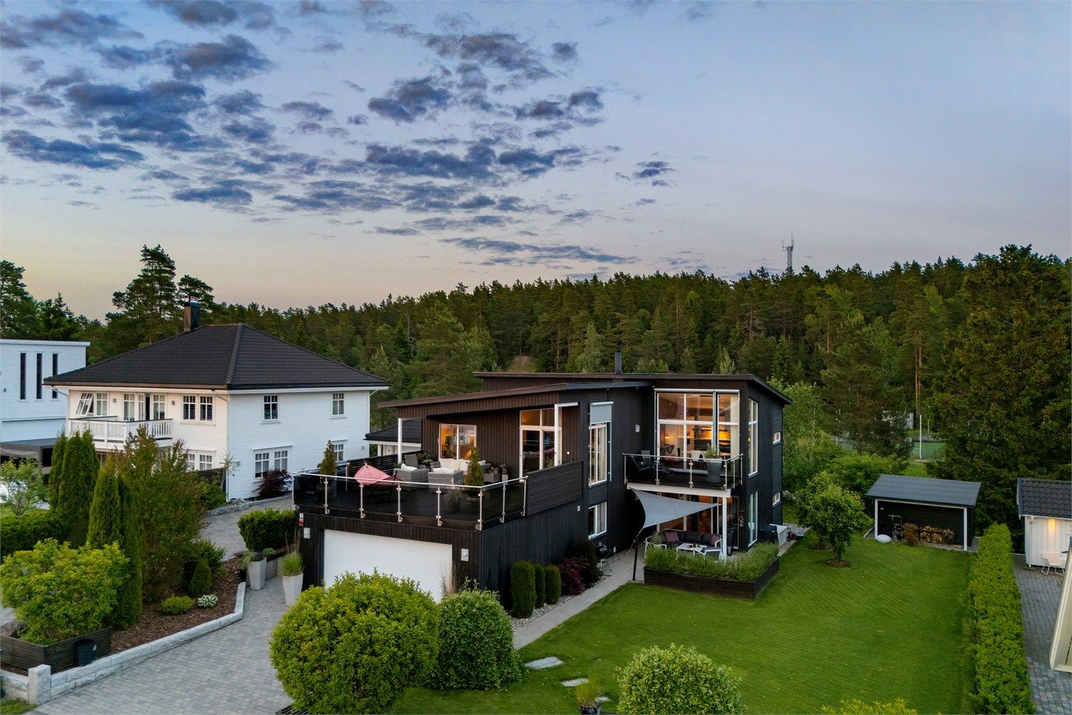 Arkitekttegnet enebolig med unik og barnevennlig beliggenhet i blindvei 