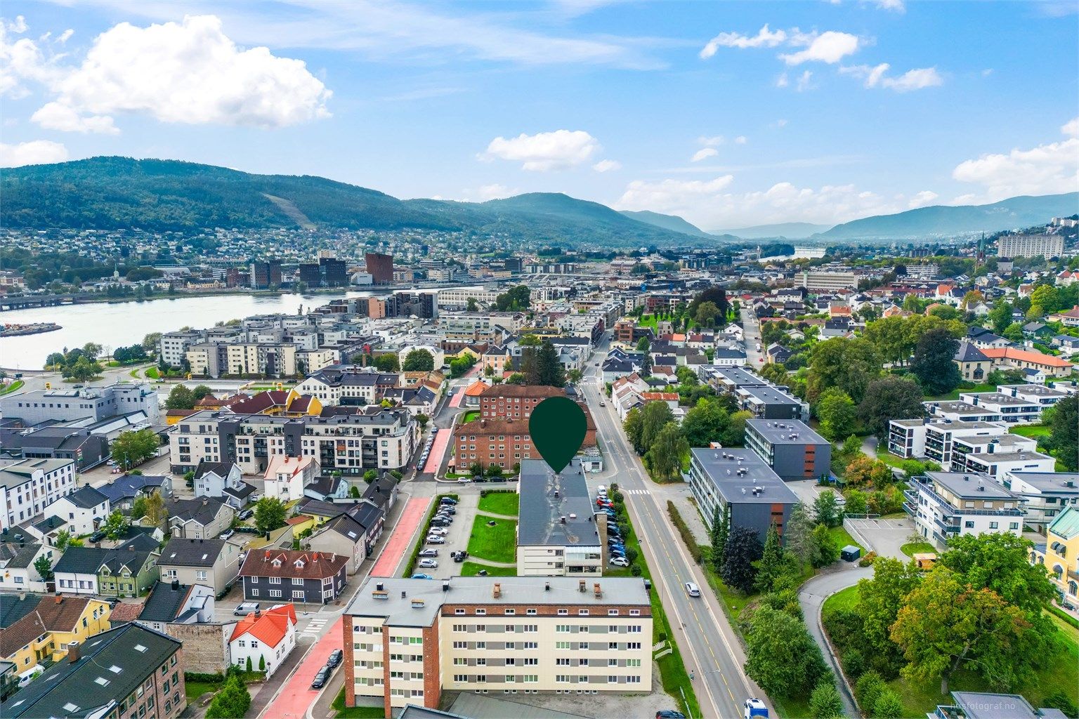 Leiligheten har en sentral og pendlervennlig beliggenhet