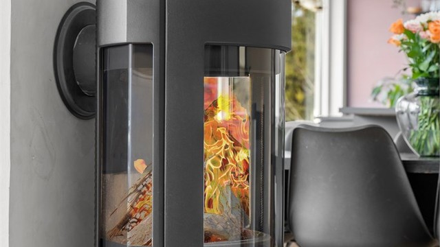 Nyere peisovn med glassdør fra 2017