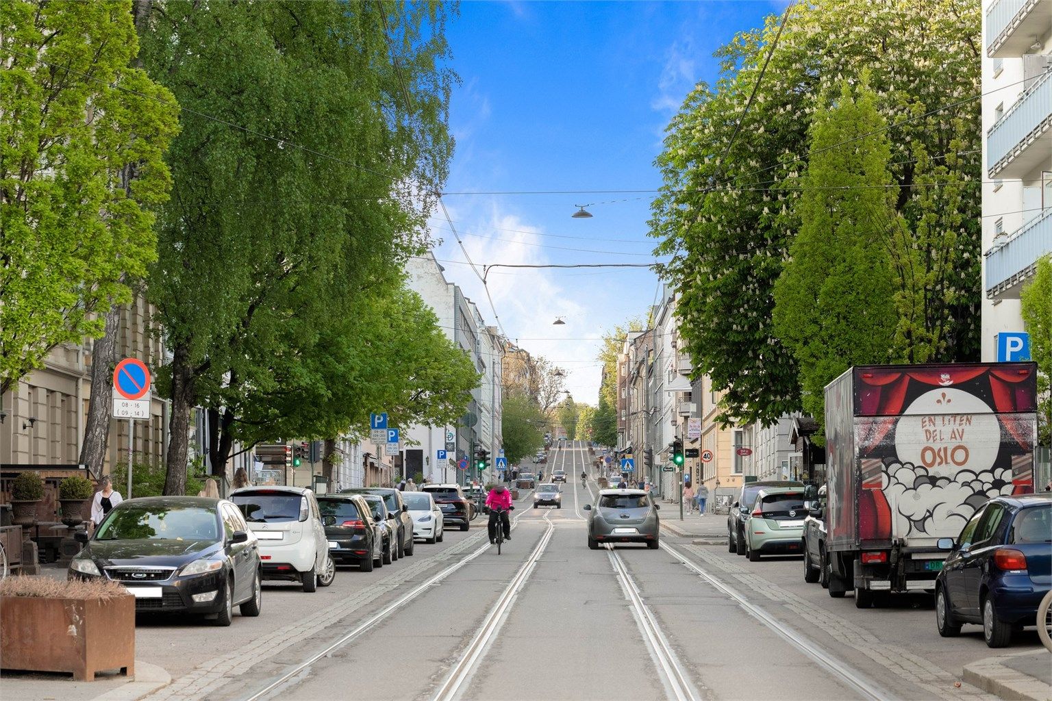 Her har du gåavstand til "alt" byen har å by på i rolige omgivelser. Her vil du garantert trives!