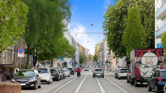 Her har du gåavstand til "alt" byen har å by på i rolige omgivelser. Her vil du garantert trives!