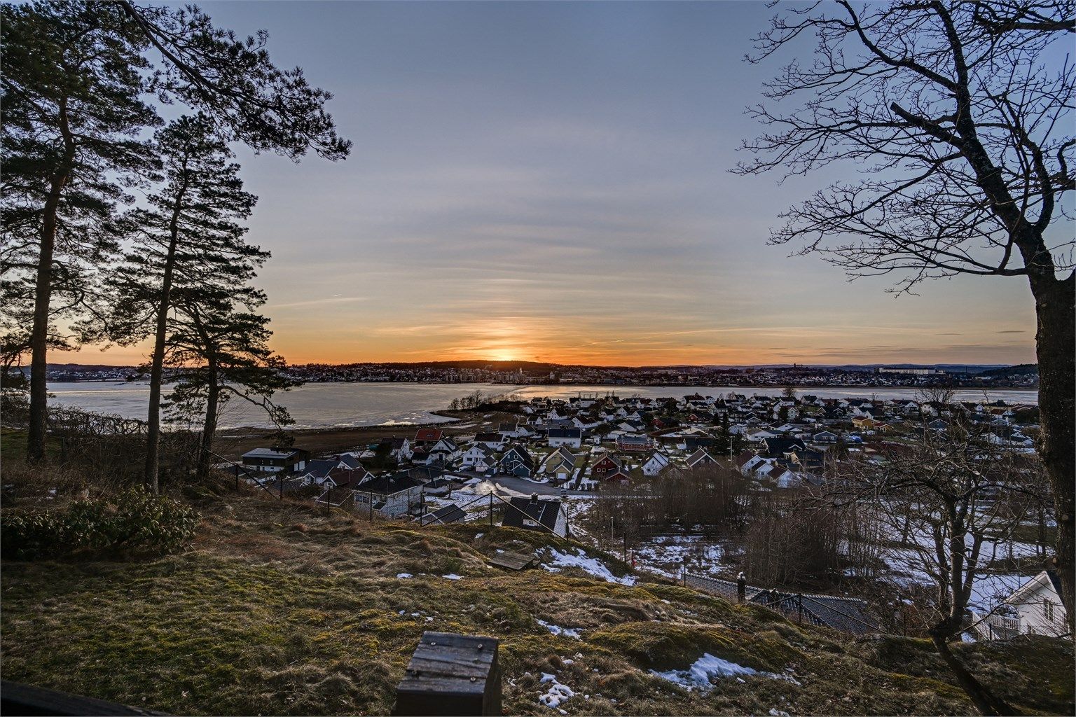 Uforstyrret utsikt mot solnedgangen – en vakker avslutning på dagen.