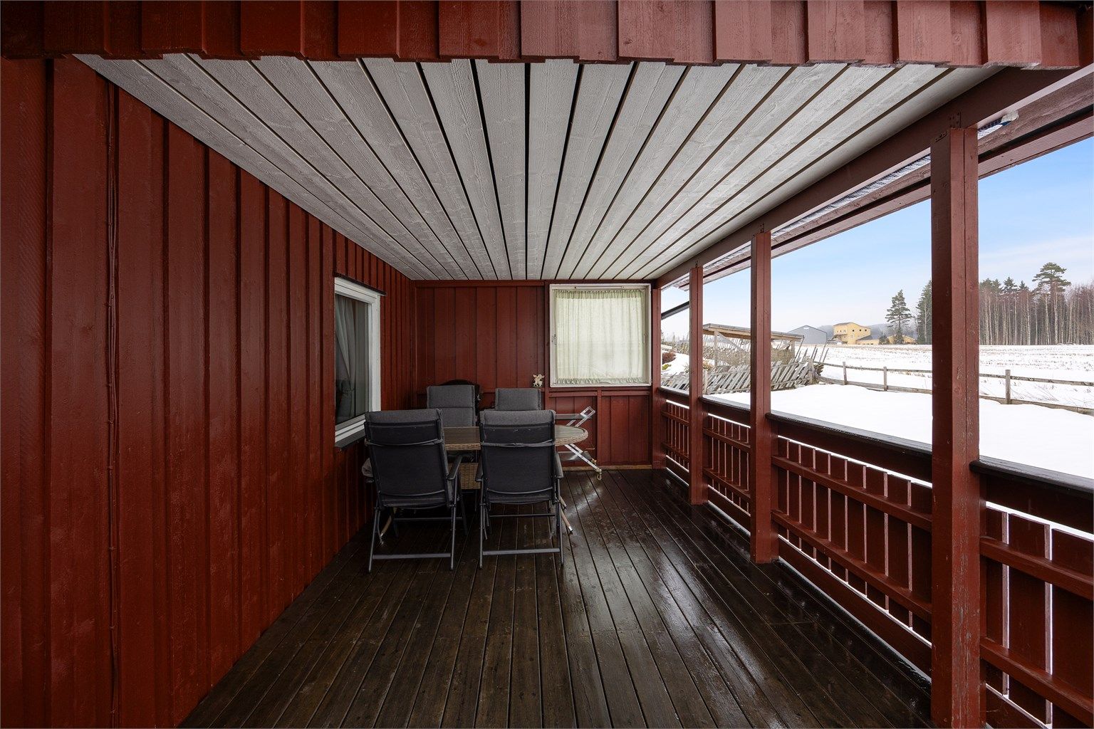 Her er det god plass til en sittegruppe for hyggelige stunder utendørs.