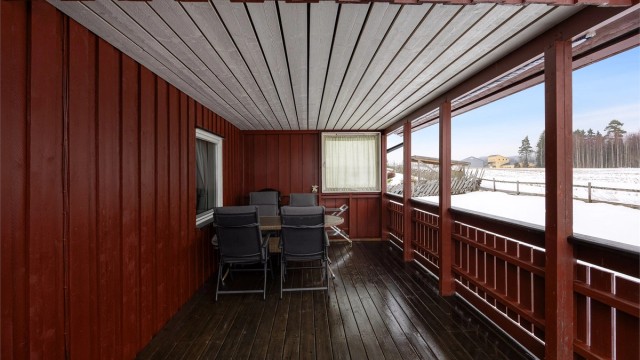 Her er det god plass til en sittegruppe for hyggelige stunder utendørs.